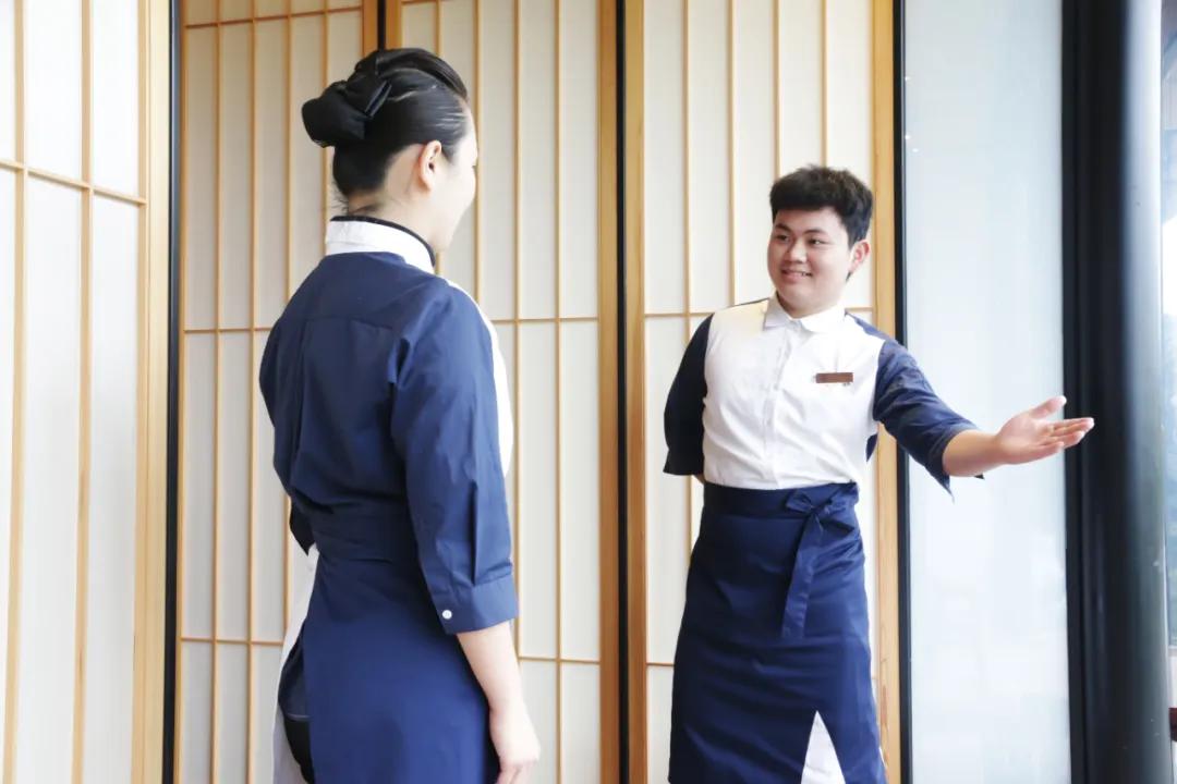 秦大媽美食服務(wù)禮儀培訓(xùn) 對標國際標準，提升張家界餐飲品質(zhì)